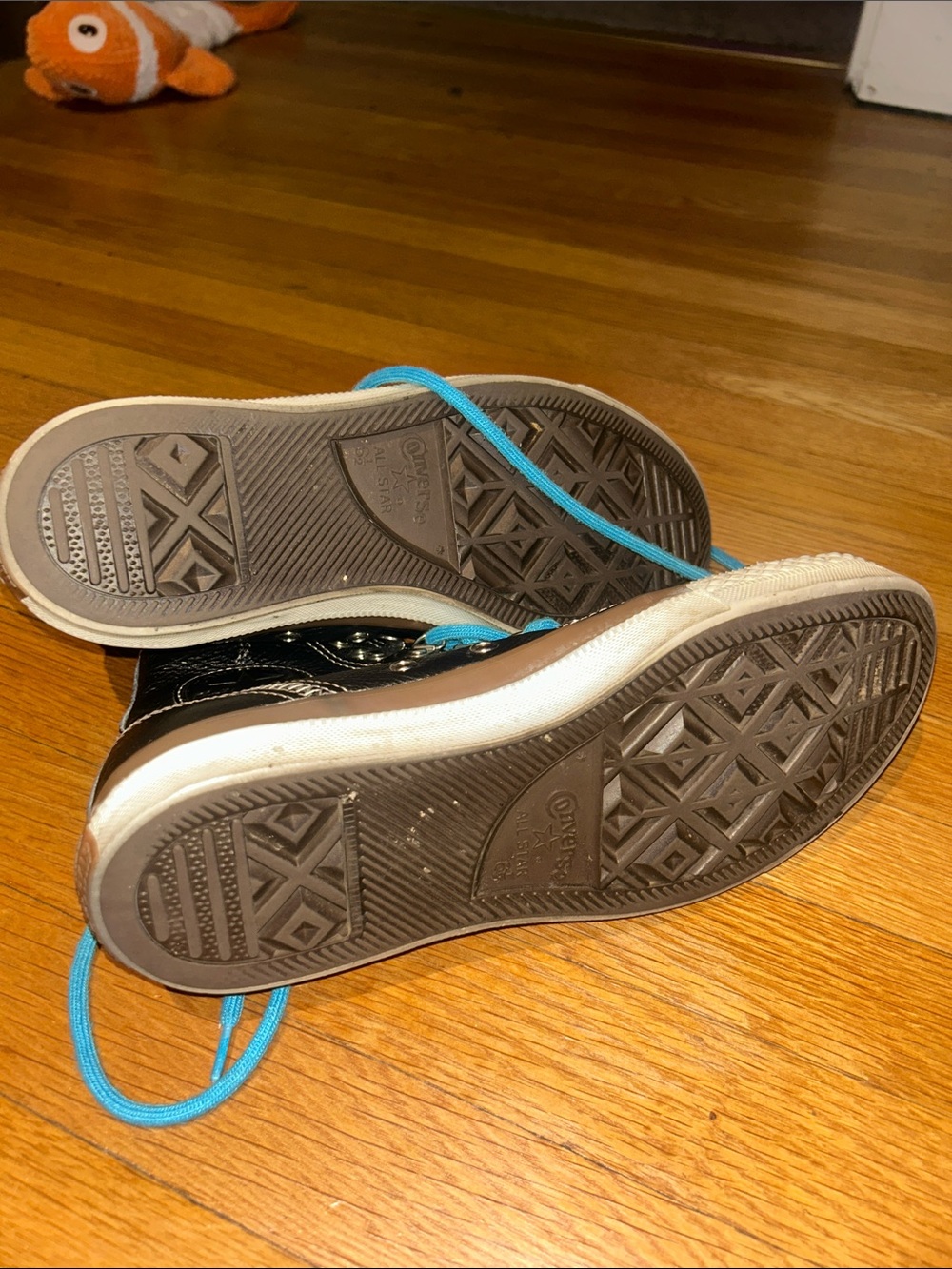 Converse Black Leather Hi Tops with chunky blue laces - Picture 4 of 5